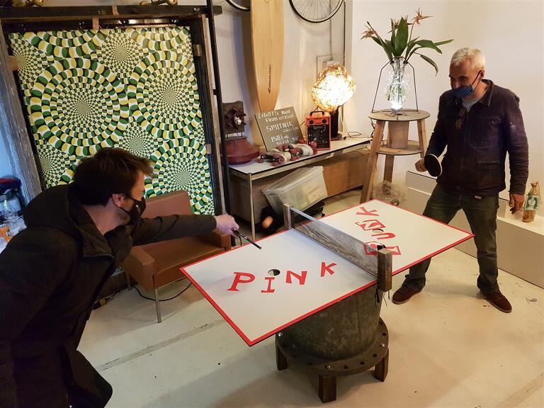  The TomorrowNowMovement team builds ping-pong tables from reclaimed materials. © sau-msi.brussels (P.Sa.)