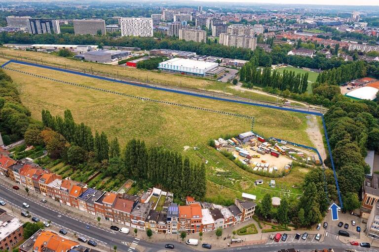 In blue: the site of the upcoming Josaphat summer park and its entrance. © sau-msi.brussels (GlobalView)