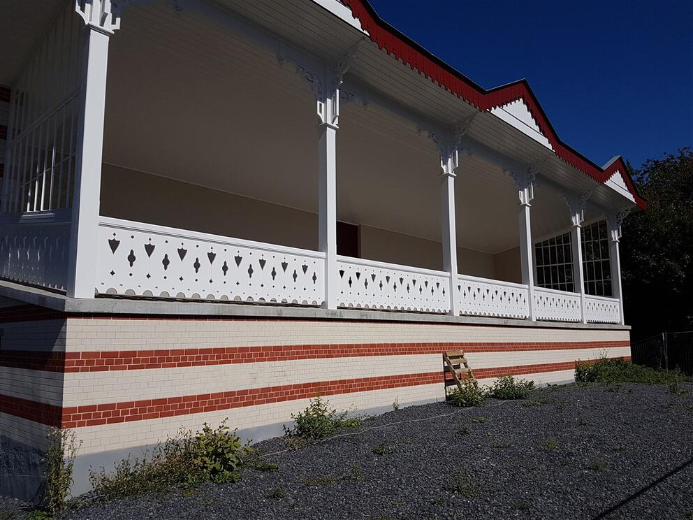 Small Stand Small Stand