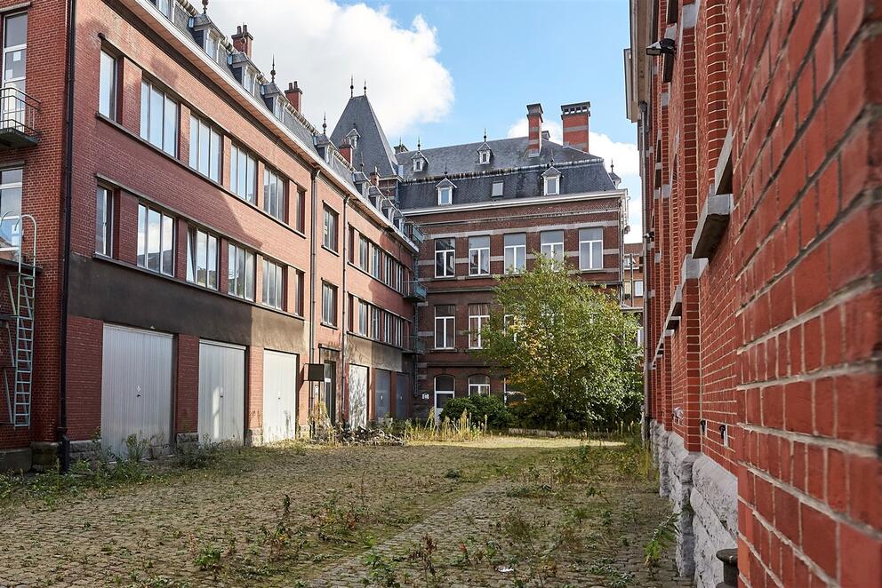 The present buildings at the corner of Boulevard Général Jacques and Avenue de la Couronne, seen from inside the Usquare.brussels site.  © sau-msi.brussels (Reporters)