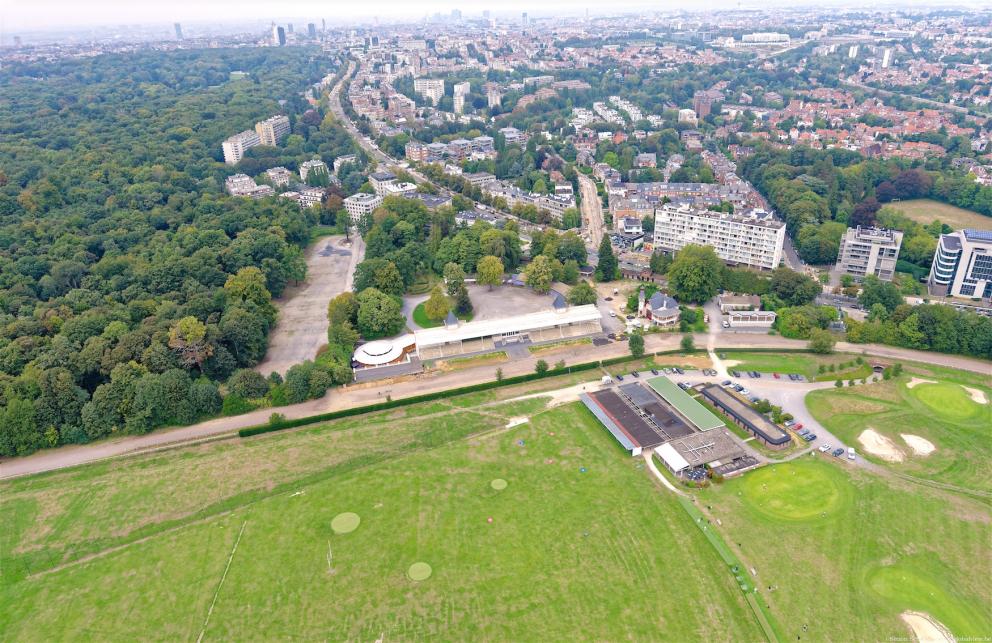 Aerial view of the Hippodrome from the Sonian Forest, with the outermost districts of the city in the background.